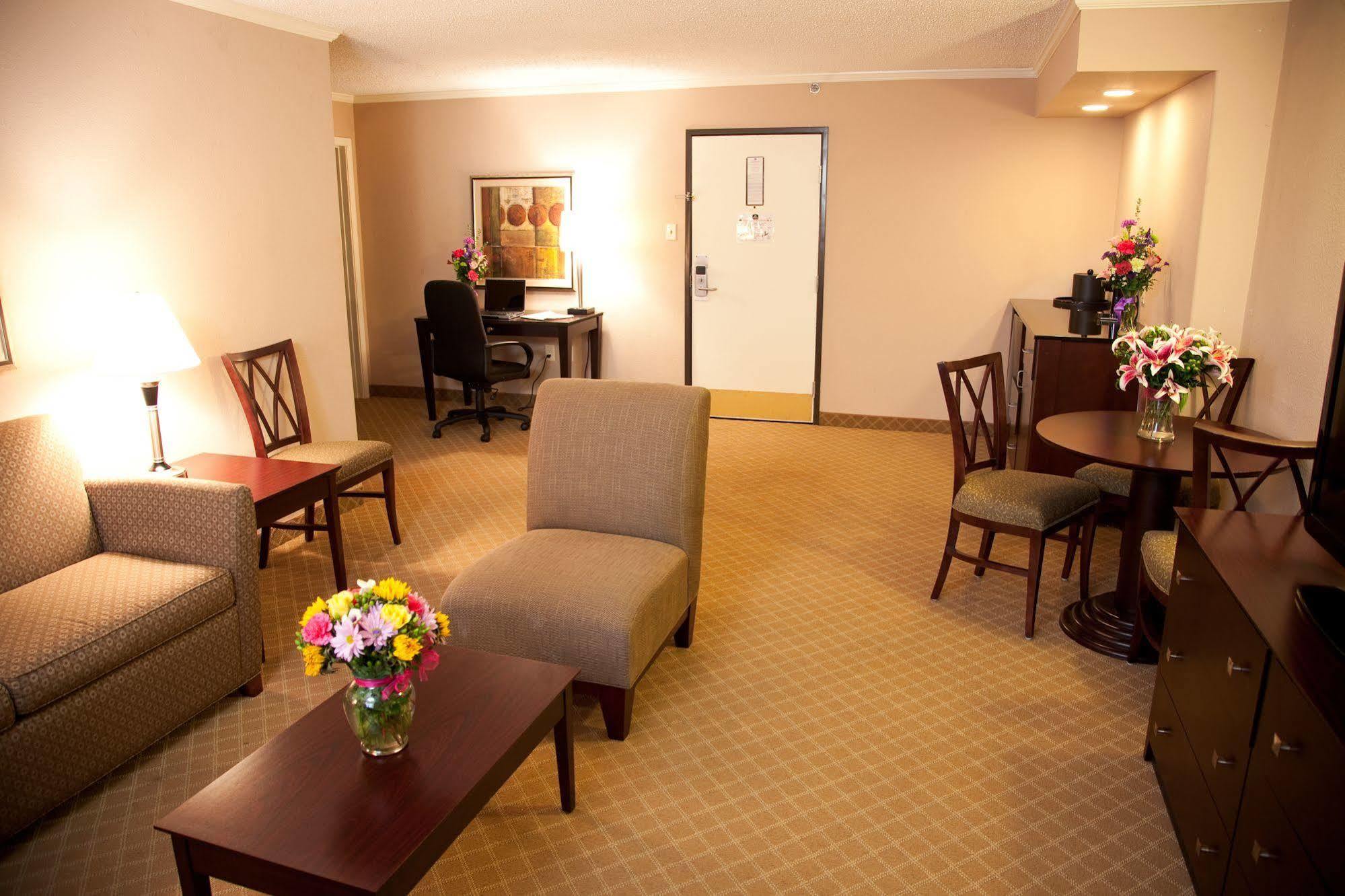 Comfort Inn & Suites At Copeland Tower Metairie Bagian luar foto